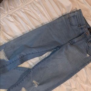 Light wash distressed skinny jean